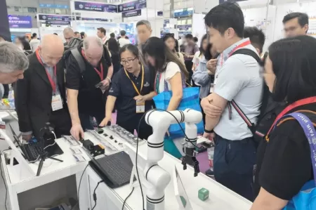 舜宇智能光学亮相FAIR plus，视觉慧眼赋能机器人全产业链协同创新